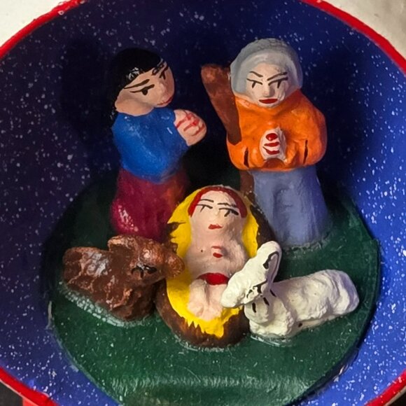 Hand Painted Nativity Scene Egg Ornament Miniature Folk Art Christmas Peru 1.75" - Picture 4 of 9